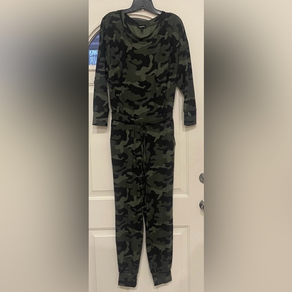 Express Camouflage Long Sleeve medium Jumpsuit camo